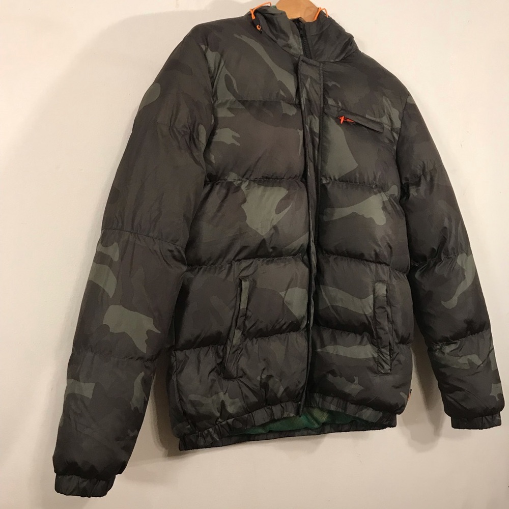 Camouflage winter coat Green and Black Puffer Jacket with Water-Resistant Finish - Picture 6 of 8